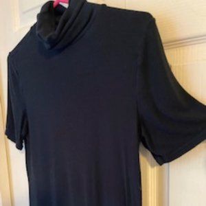 Theory short sleeve turtleneck shirt
